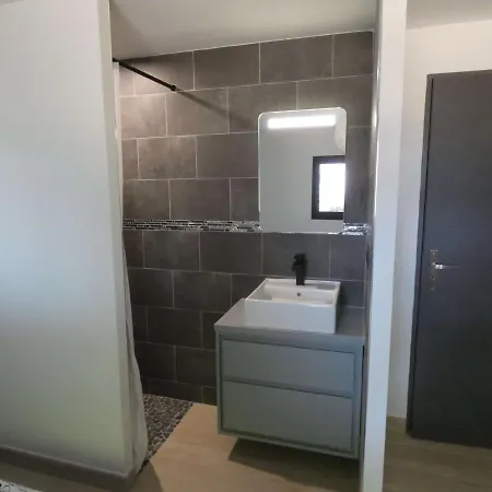 Proche Lac Du Salagou, Chambre Agreable Avec Salle D'Eau Et Wc Prive Lacoste  Exterior photo