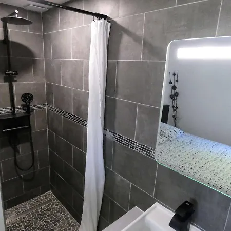 Proche Lac Du Salagou, Chambre Agreable Avec Salle D'Eau Et Wc Prive Lacoste  Exterior photo