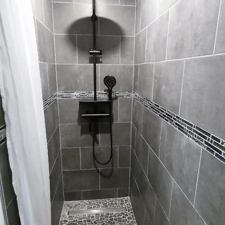 Proche Lac Du Salagou, Chambre Agreable Avec Salle D'Eau Et Wc Prive Lacoste  Exterior photo