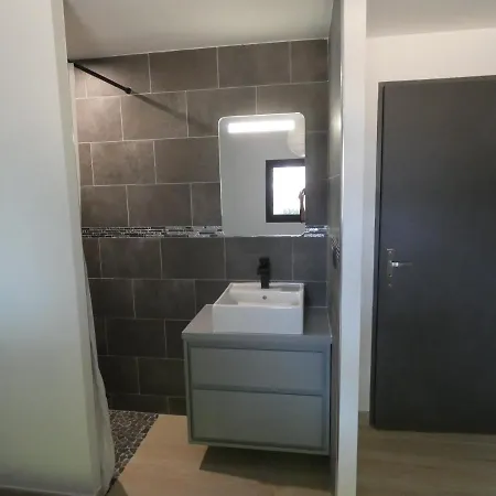 Proche Lac Du Salagou, Chambre Agreable Avec Salle D'Eau Et Wc Prive Lacoste  Exterior photo