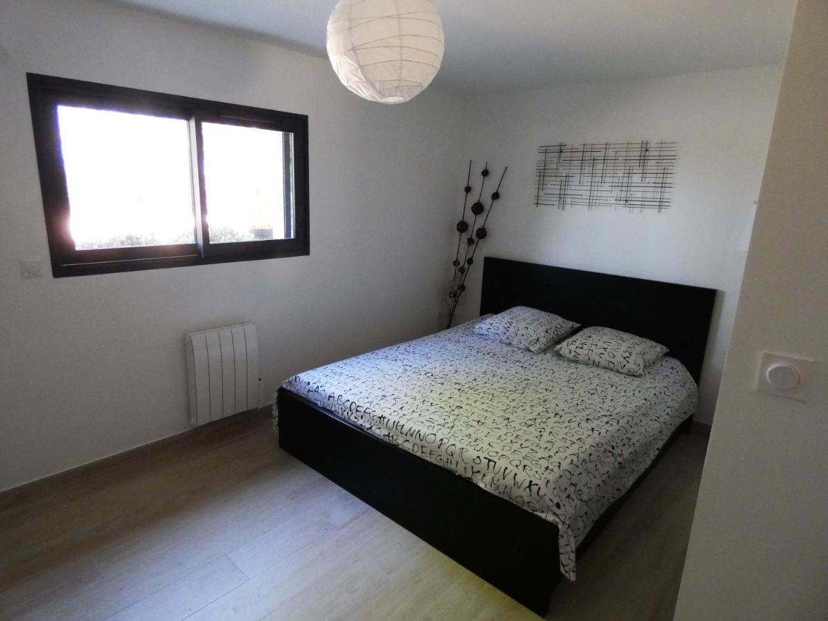 Proche Du Salagou, Agreable Avec Salle D'eau Et Wc Prive *