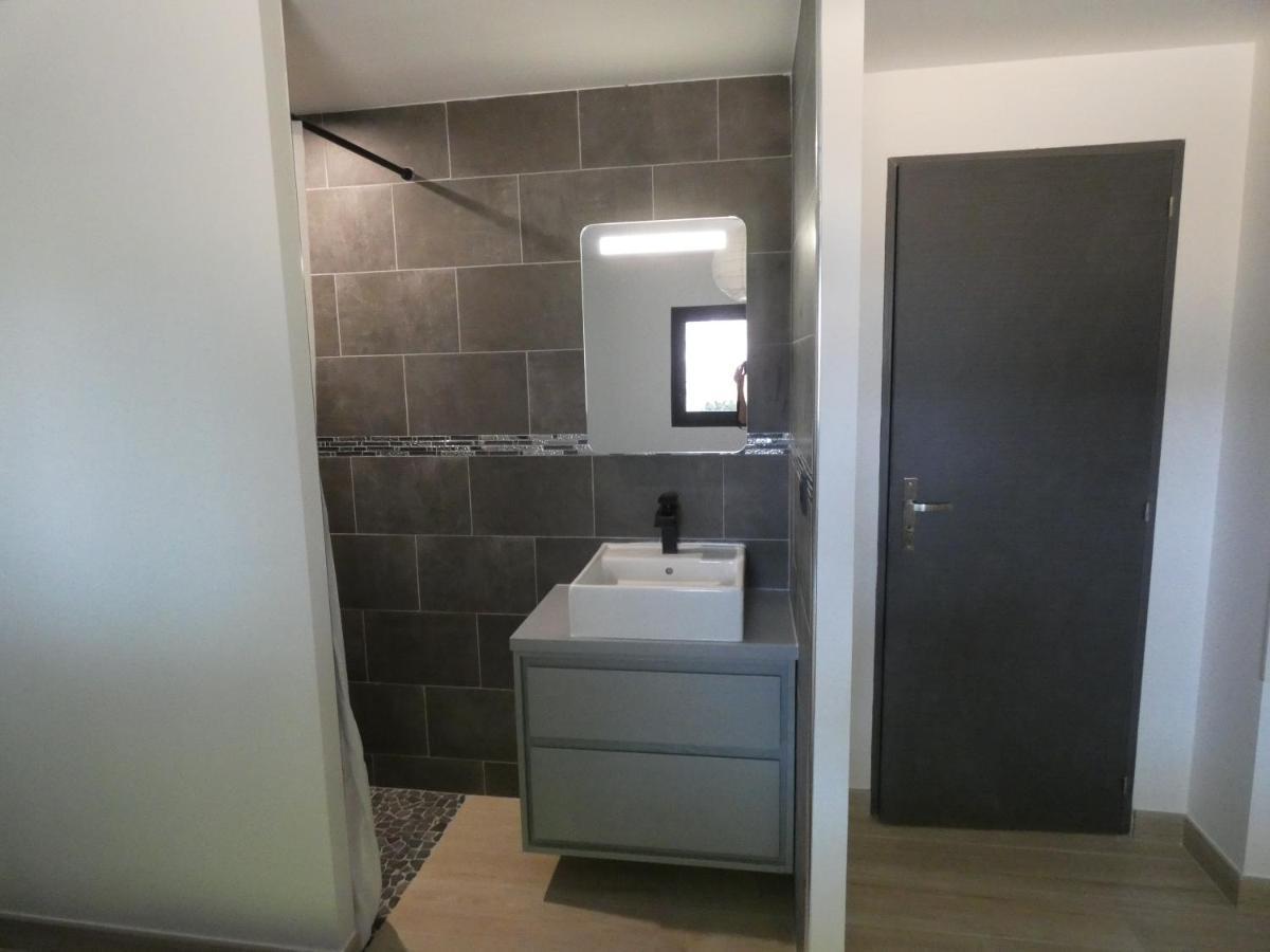 Proche Du Salagou, Agreable Avec Salle D'eau Et Wc Prive Lacoste (Herault)